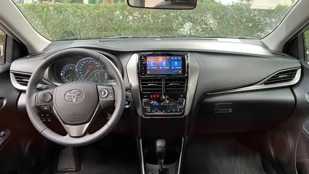 تصميم تويوتا يارس 2024 الداخلي