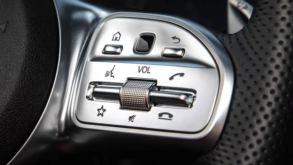 مواصفات سيارة مرسيدس سي كلاس كوبيه 2023 &ndash; تصميم داخلي فاخر ومريح