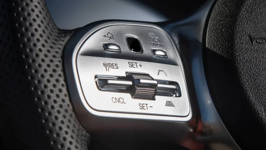 مواصفات سيارة مرسيدس سي كلاس كوبيه 2023 &ndash; مقصورة واسعة بتشطيبات راقية