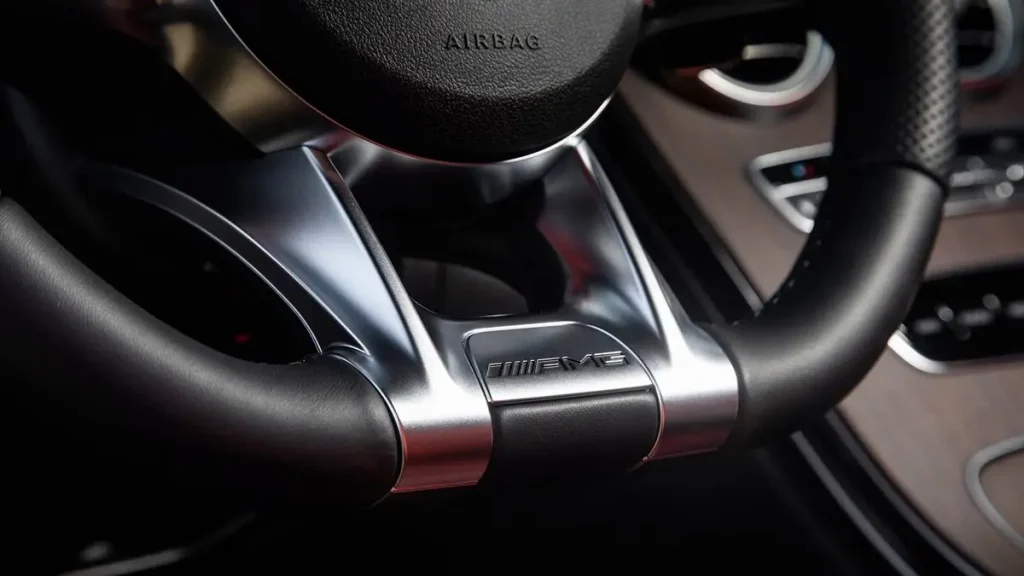 مواصفات سيارة مرسيدس سي كلاس كوبيه 2023 &ndash; إضاءة داخلية بتقنية LED