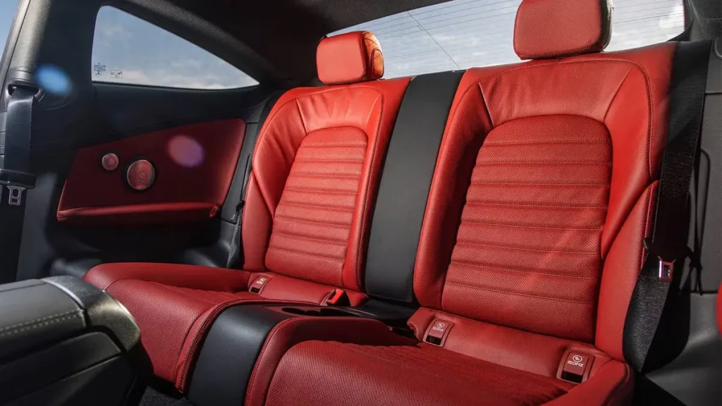 مواصفات سيارة مرسيدس سي كلاس كوبيه 2023 &ndash; خامات فاخرة في التشطيب الداخلي