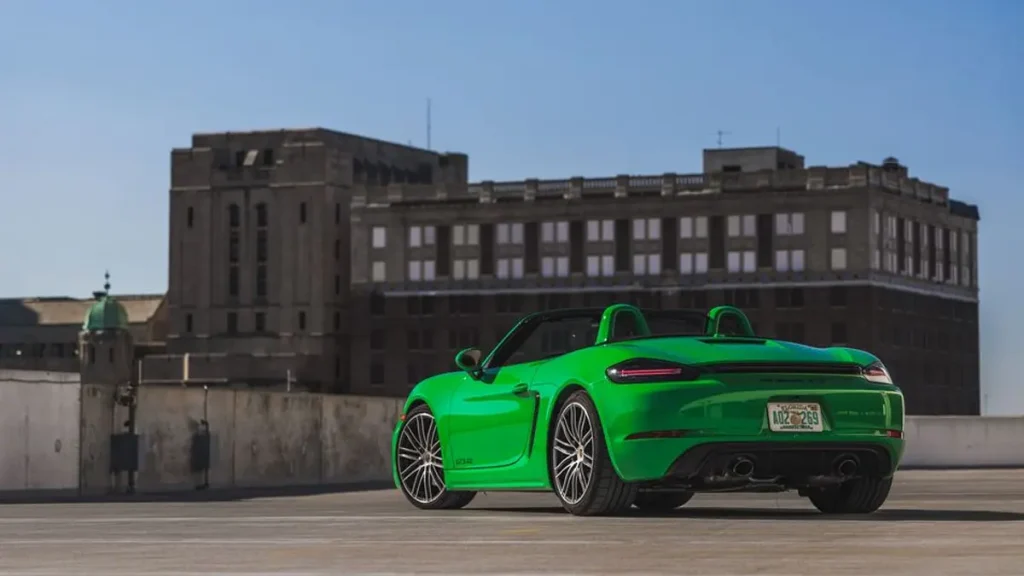 مواصفات سيارة بورش بوكستر 2023 – هيكل انسيابي بخطوط ديناميكية