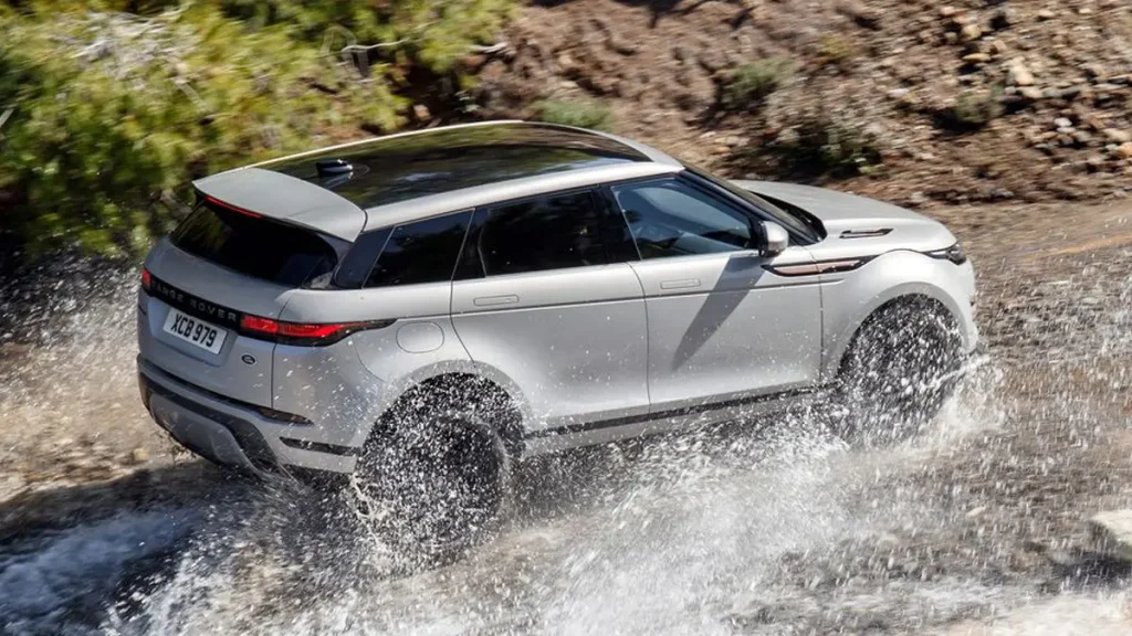 مواصفات سيارة رنج روفر ايفوك 2023 – من الخارج بتفاصيل واضحة