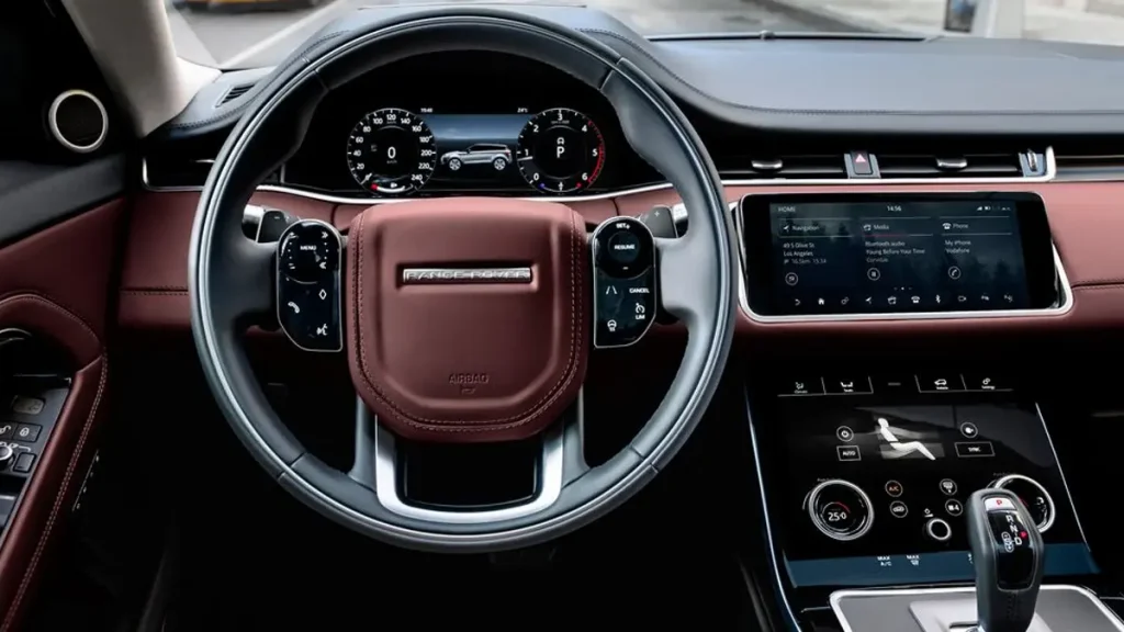 مواصفات سيارة رنج روفر ايفوك 2023 – من الداخل بجودة عالية
