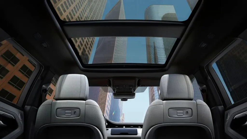 مواصفات سيارة رنج روفر ايفوك 2023 – من الداخل