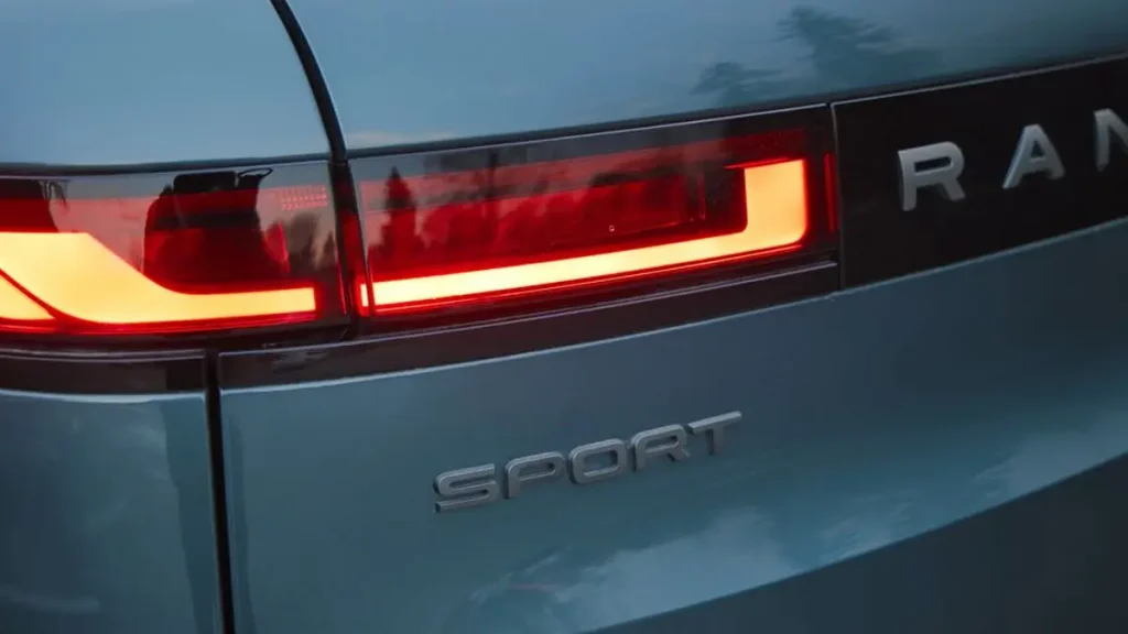 مواصفات سيارة رنج روفر سبورت 2023 – من الخارج بتفاصيل واضحة