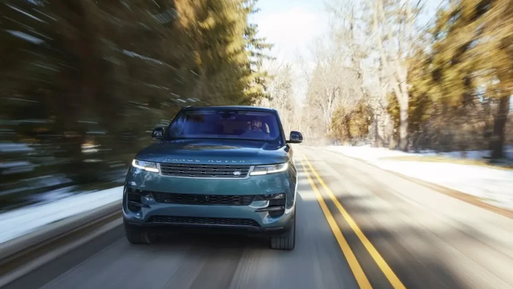 مواصفات سيارة رنج روفر سبورت 2023 – من الخارج بزاوية مختلفة