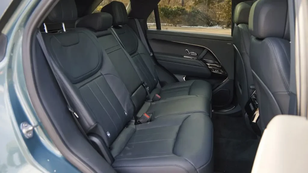 مواصفات سيارة رنج روفر سبورت 2023 – من الداخل بجودة عالية