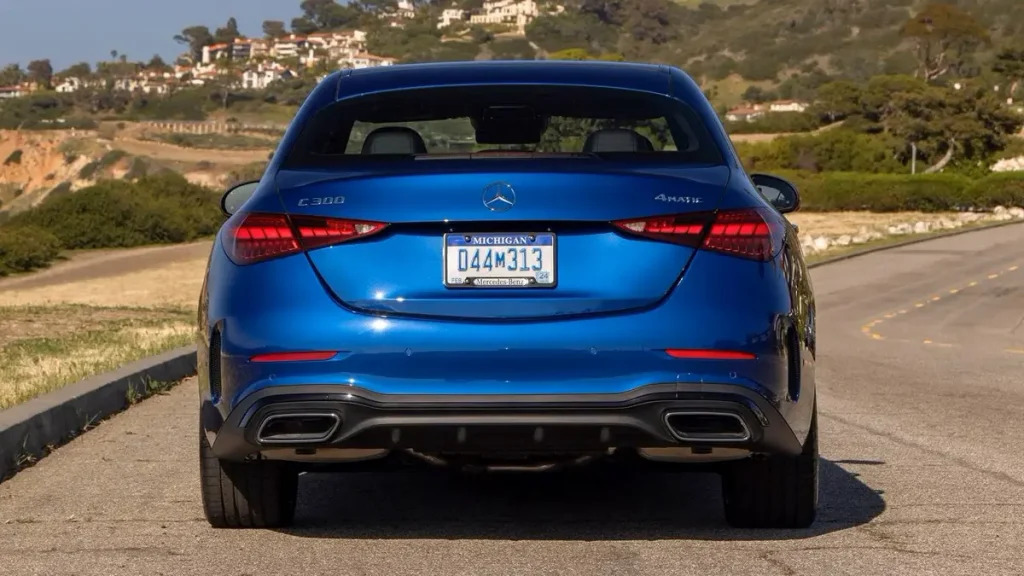 مواصفات سيارة مرسيدس سي كلاس 2023 &ndash; هيكل انسيابي بخطوط ديناميكية