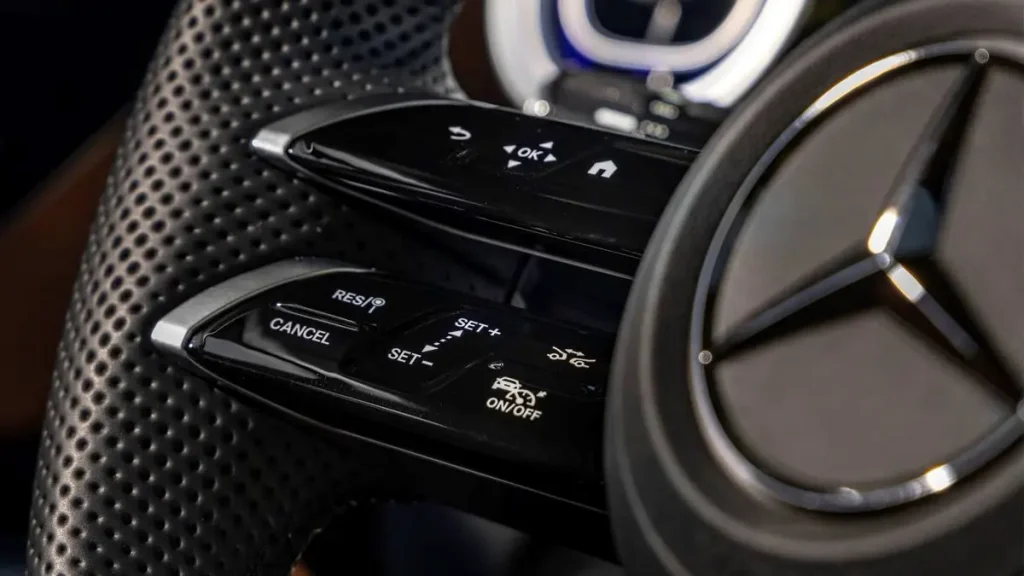 مواصفات سيارة مرسيدس سي كلاس 2023 &ndash; لمسات داخلية بجودة بريميوم