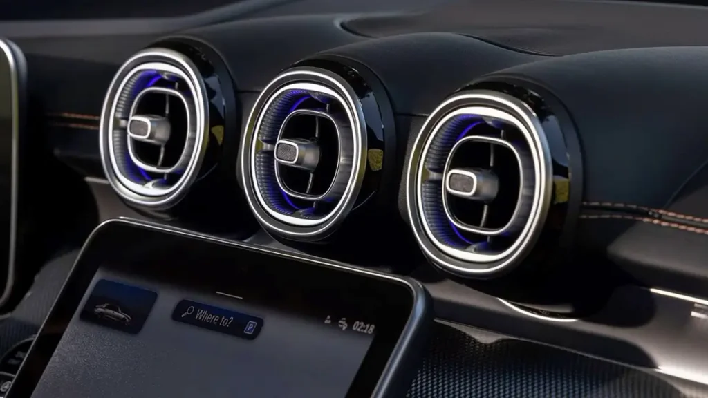 مواصفات سيارة مرسيدس سي كلاس 2023 &ndash; تصميم مقصورة بلمسة عصرية