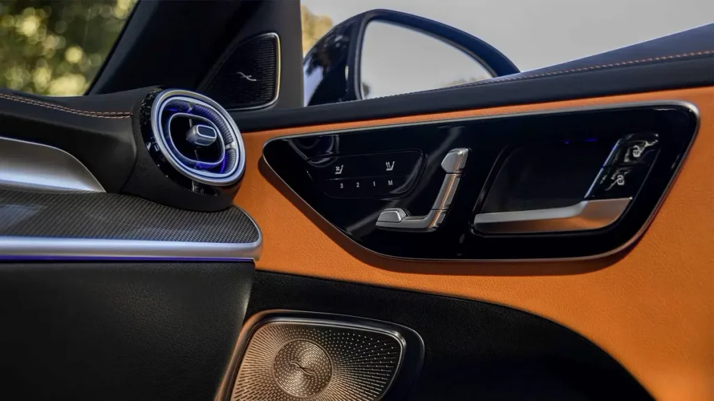 مواصفات سيارة مرسيدس سي كلاس 2023 &ndash; خامات فاخرة في التشطيب الداخلي