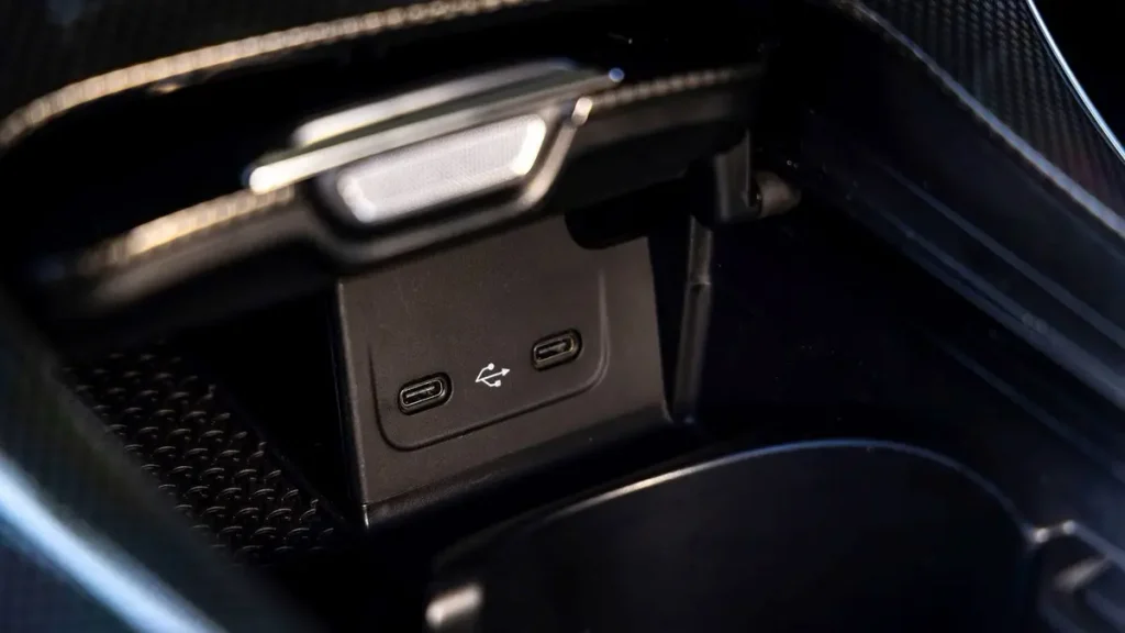 مواصفات سيارة مرسيدس سي كلاس 2023 &ndash; راحة وفخامة المقصورة الداخلية