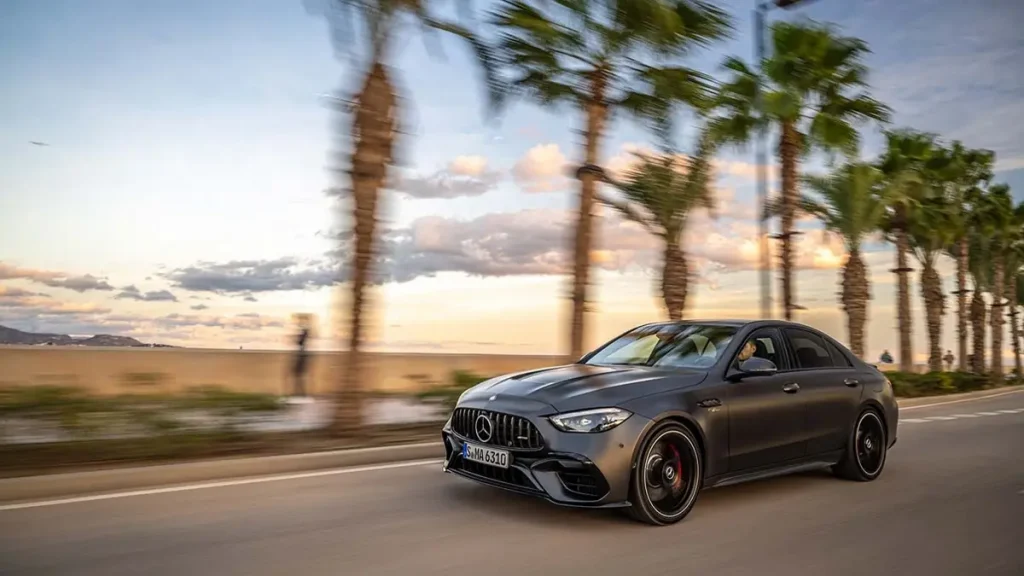 مواصفات سيارة مرسيدس سي كلاس 2024 &ndash; هيكل انسيابي بخطوط ديناميكية