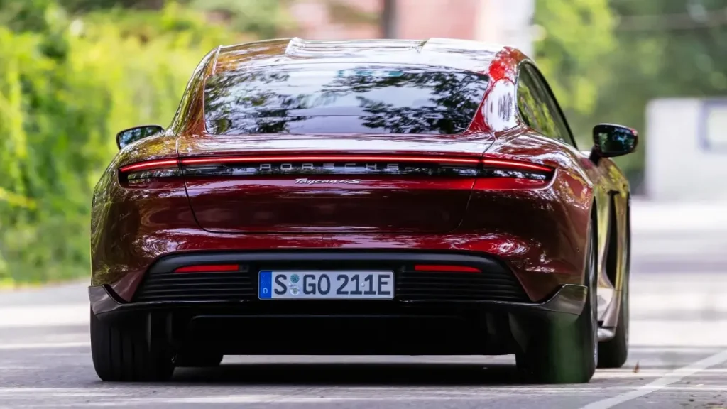 مواصفات سيارة بورش تايكان 2023 – تصميم من الخارج