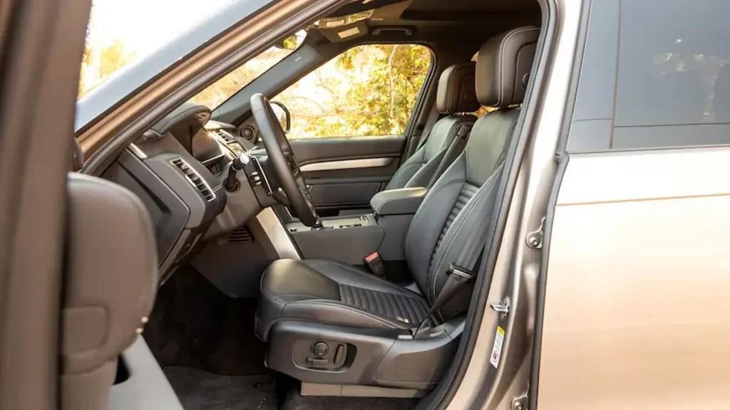 مواصفات سيارة لاند روفر ديسكوفري 2024 &ndash; تصميم من الداخل بشكل احترافي