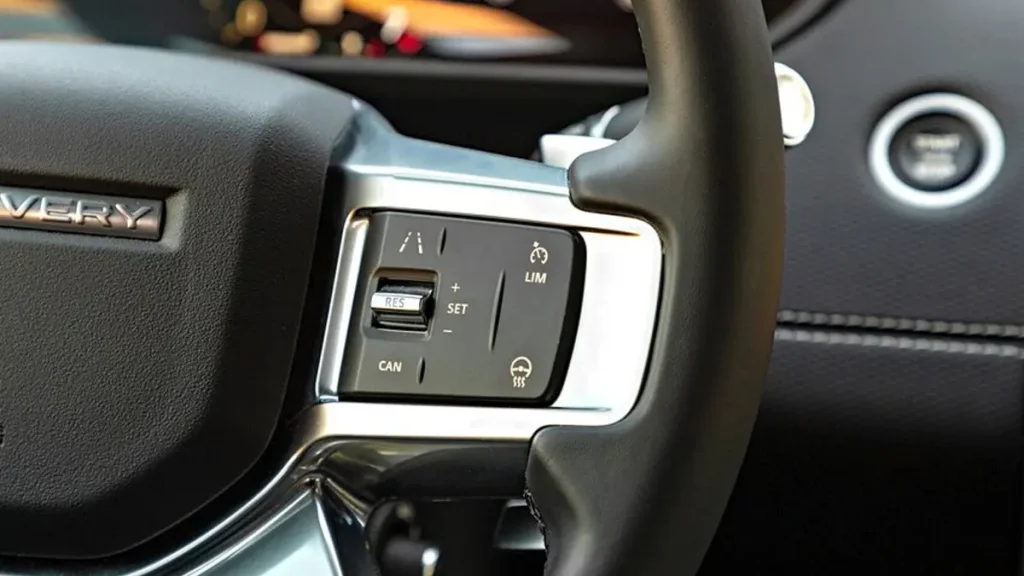 مواصفات سيارة لاند روفر ديسكوفري 2024 &ndash; تصميم من الداخل من منظور مميز