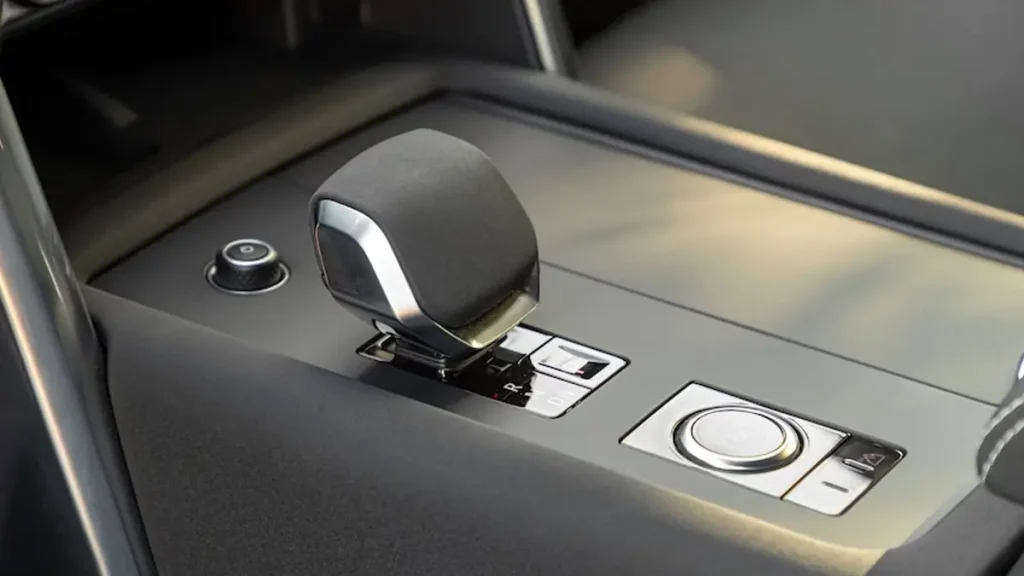 مواصفات سيارة لاند روفر ديسكوفري 2024 &ndash; تصميم من الداخل بوضوح تام