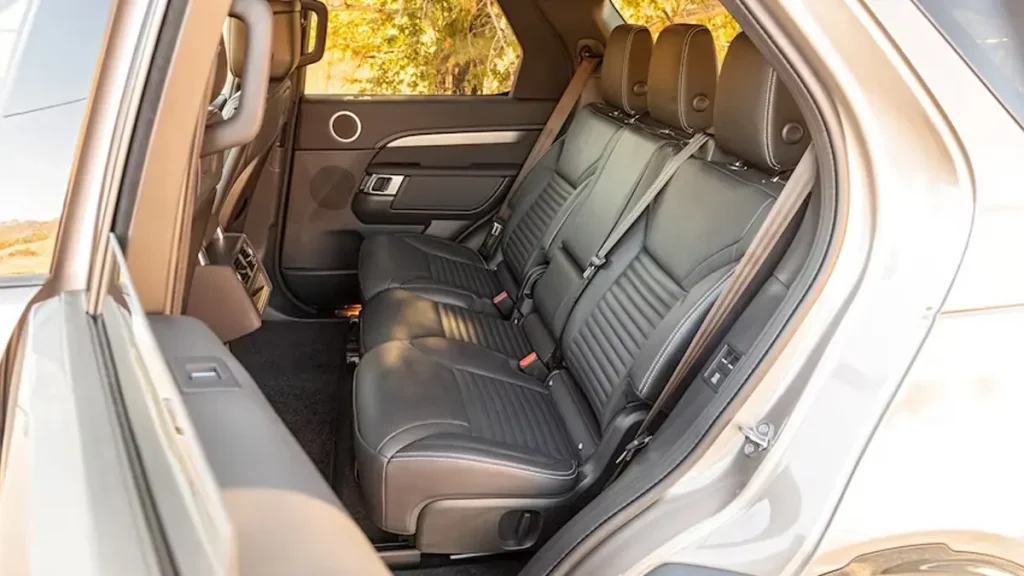 مواصفات سيارة لاند روفر ديسكوفري 2024 &ndash; تصميم من الداخل من زاوية جديدة