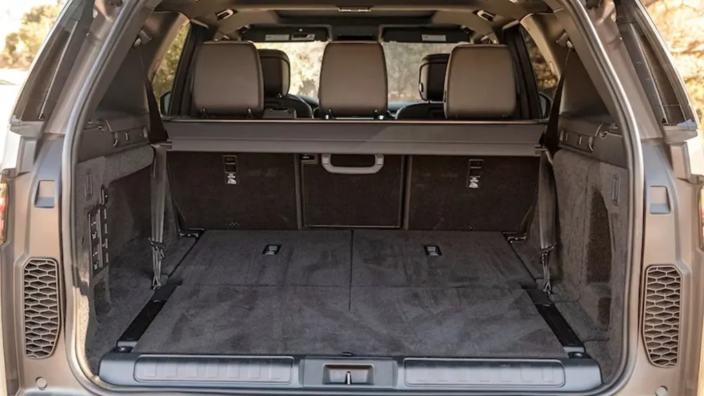 مواصفات سيارة لاند روفر ديسكوفري 2024 &ndash; تصميم من الداخل