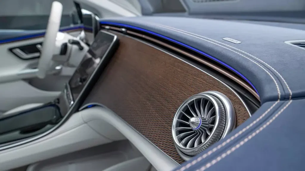 مواصفات سيارة مرسيدس EQE 2023 &ndash; تصميم من الداخل&nbsp; من منظور مميز