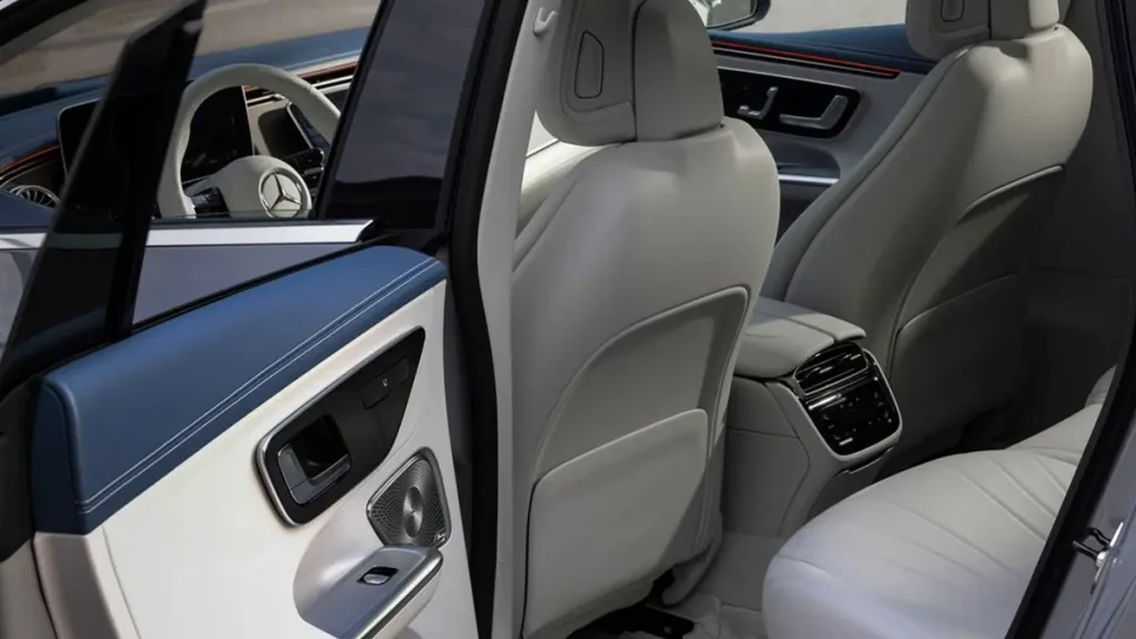مواصفات سيارة مرسيدس EQE 2024 – تصميم من الداخل