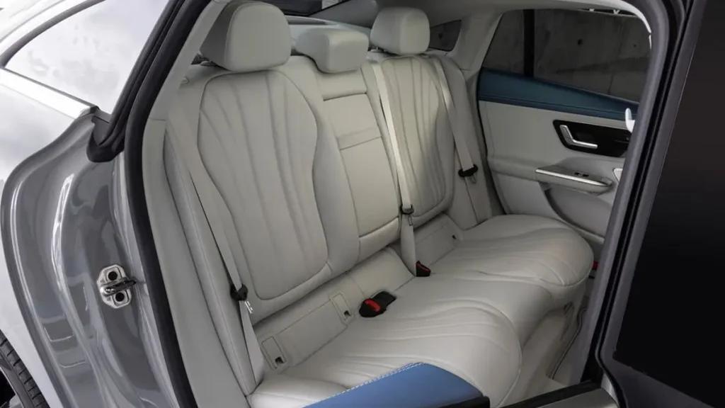 مواصفات سيارة مرسيدس EQE 2024 – تصميم من الداخل بتفاصيل واضحة