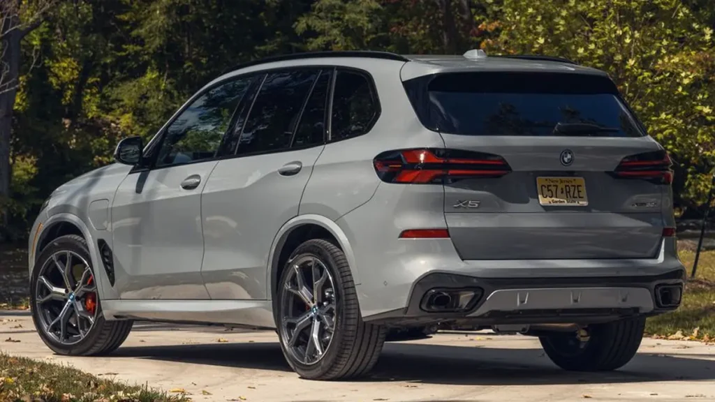 تصميم بي إم دبليو X5 2024 من الخارج