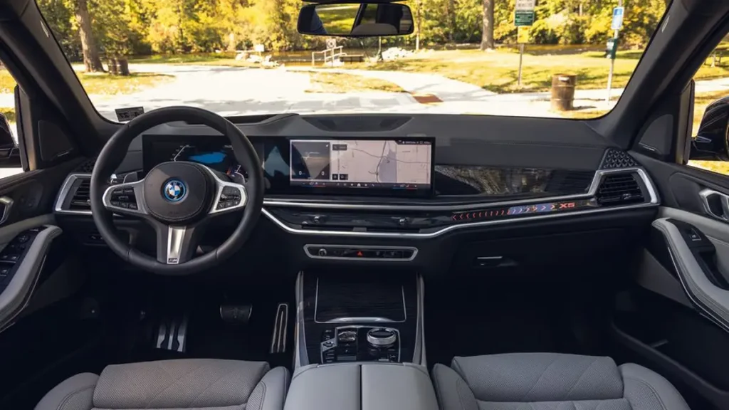 تصميم بي إم دبليو X5 2024 من الداخل