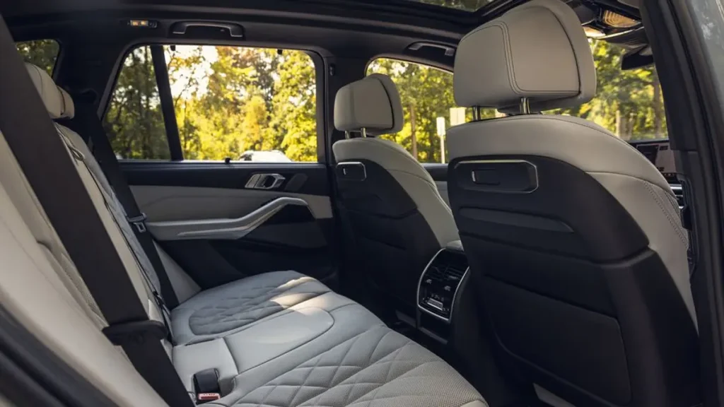 تصميم بي إم دبليو X5 2024 من الداخل 9