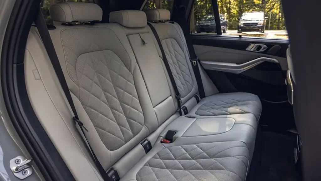 تصميم بي إم دبليو X5 2024 من الداخل 10