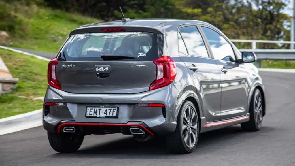 مواصفات سيارة كيا بيكانتو 2023 – هيكل انسيابي بخطوط ديناميكية