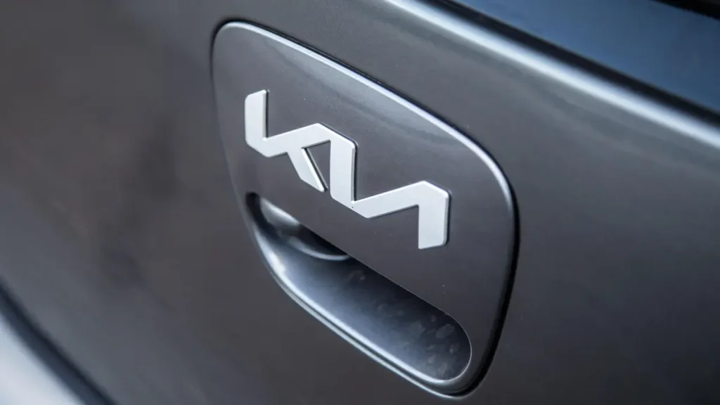 مواصفات سيارة كيا بيكانتو 2023 – خطوط التصميم الخارجي الحديثة