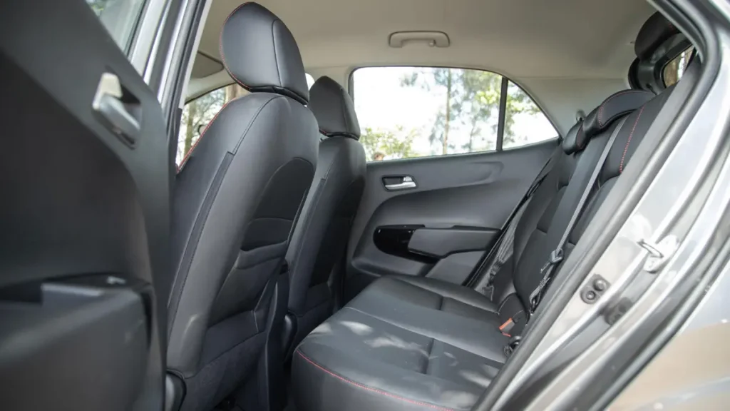 مواصفات سيارة كيا بيكانتو 2023 – مقصورة واسعة بتشطيبات راقية