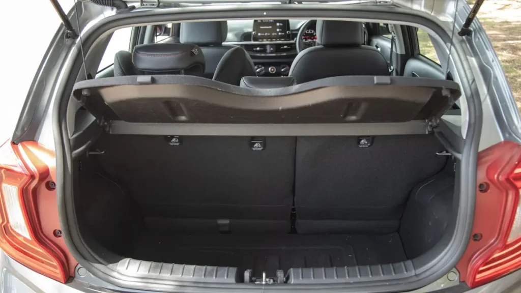 مواصفات سيارة كيا بيكانتو 2023 – مواد عالية الجودة في التصميم