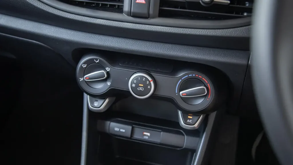 مواصفات سيارة كيا بيكانتو 2023 – راحة وفخامة المقصورة الداخلية