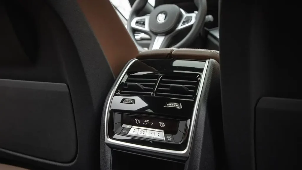 مواصفات سيارة بي إم دبليو X6 2022 – تصميم X6 من الداخل من زاوية جديدة