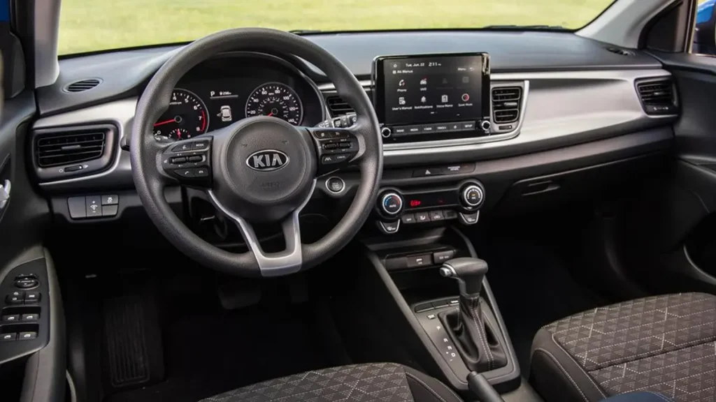 مواصفات سيارة كيا ريو 2022 &ndash; تصميم من الداخل بزاوية مختلفة