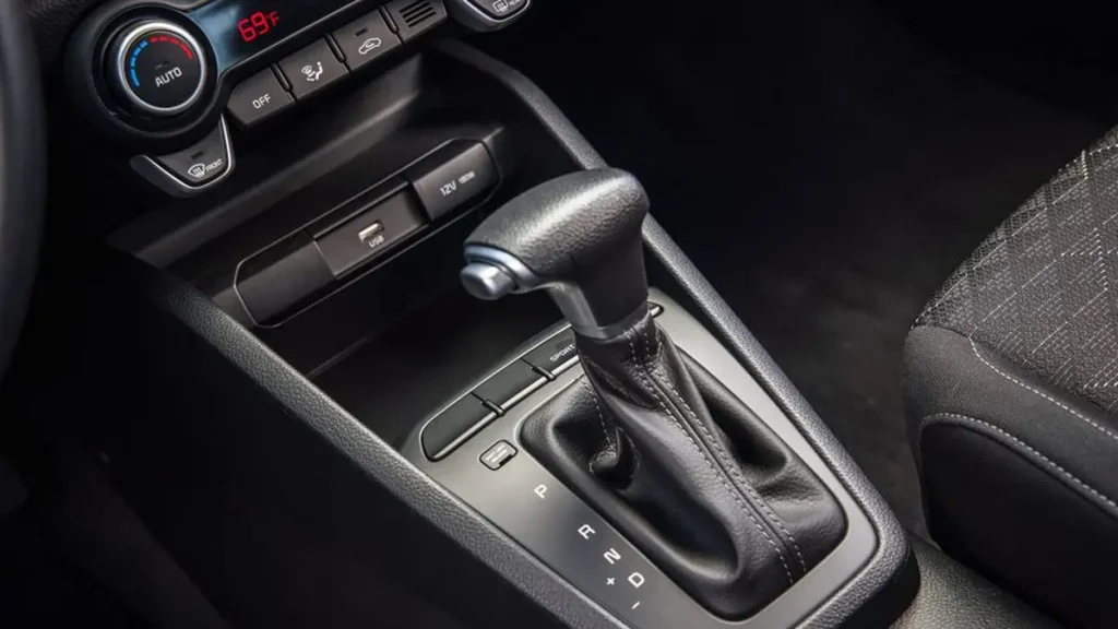 مواصفات سيارة كيا ريو 2022 &ndash; تصميم من الداخل بتفاصيل واضحة