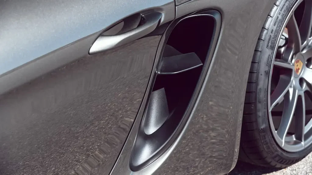 مواصفات سيارة بورش بوكستر 2022 – تصميم من الخارج بزاوية مختلفة