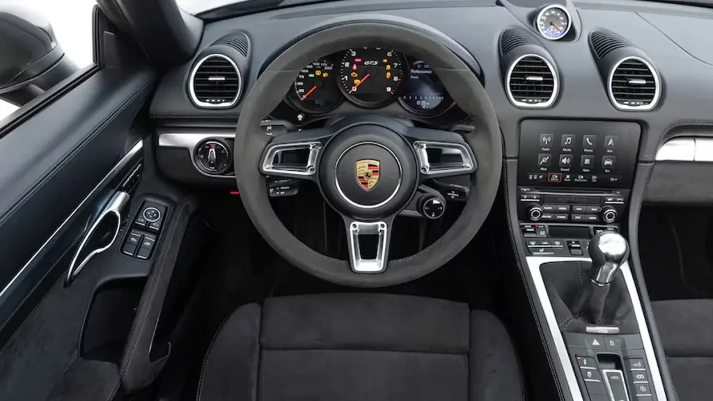 مواصفات سيارة بورش بوكستر 2022 – تصميم من الداخل من منظور مميز