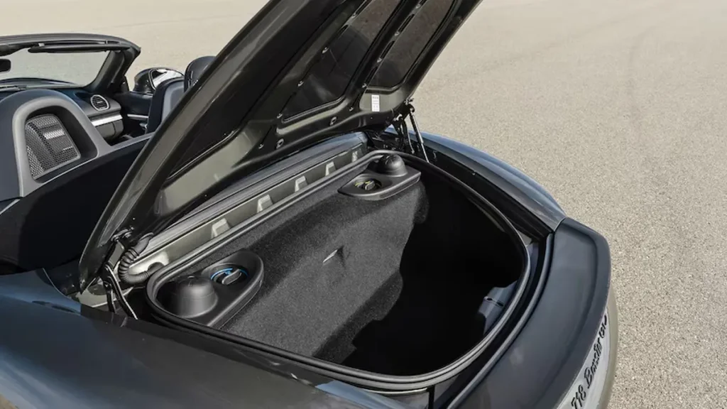 مواصفات سيارة بورش بوكستر 2022 – تصميم من الداخل من منظور مميز