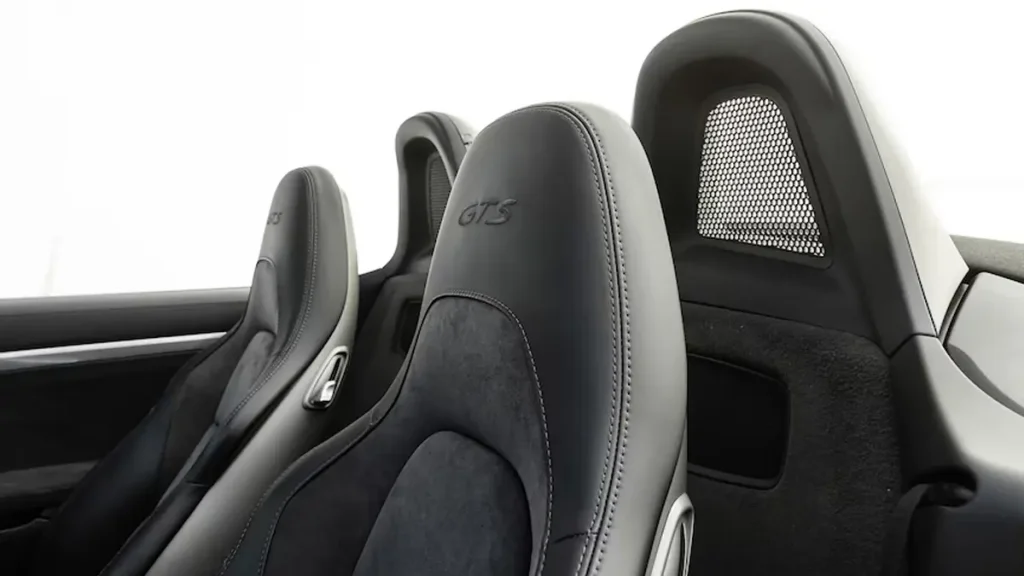 مواصفات سيارة بورش بوكستر 2022 – تصميم من الداخل بتفاصيل واضحة