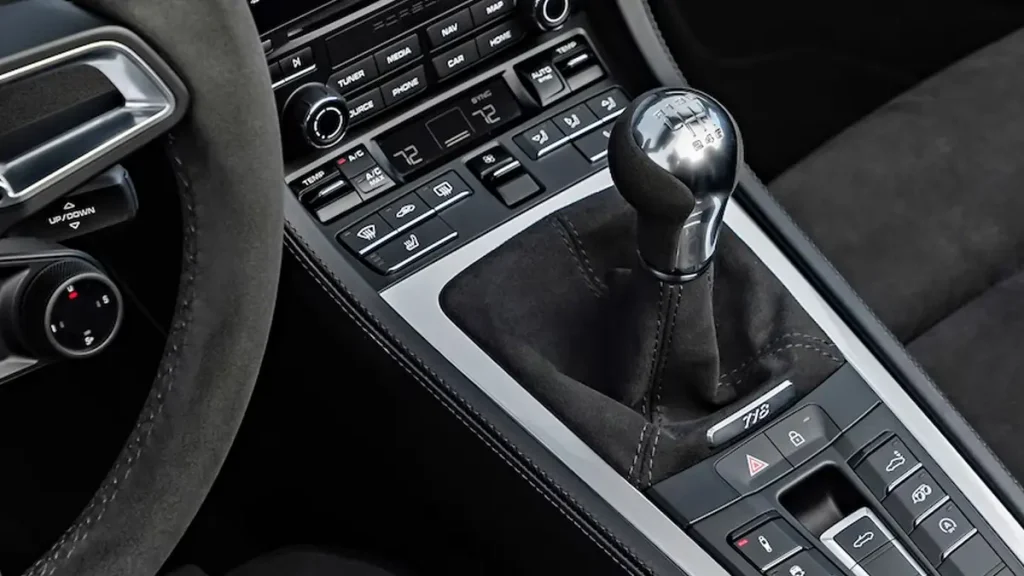 مواصفات سيارة بورش بوكستر 2022 – تصميم من الداخل بشكل احترافي