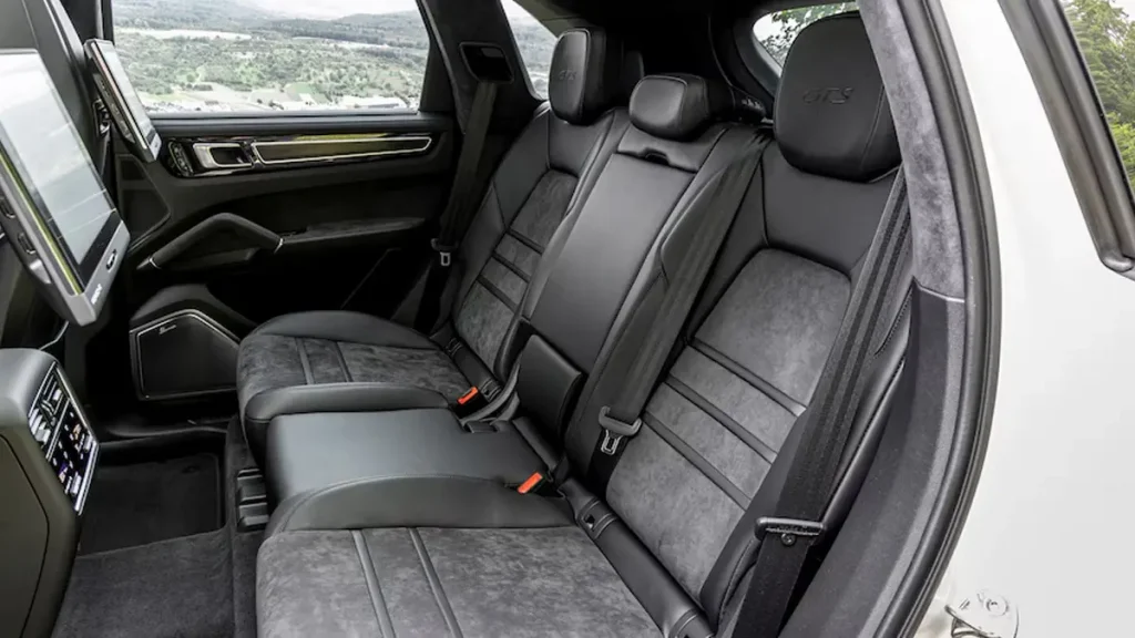 مواصفات سيارة بورش كايين 2022 – تصميم من الداخل