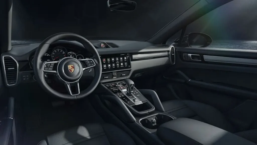 مواصفات سيارة بورش كايين 2023 – تصميم من الداخل بجودة عالية