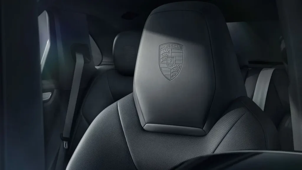 مواصفات سيارة بورش كايين 2023 – تصميم من الداخل