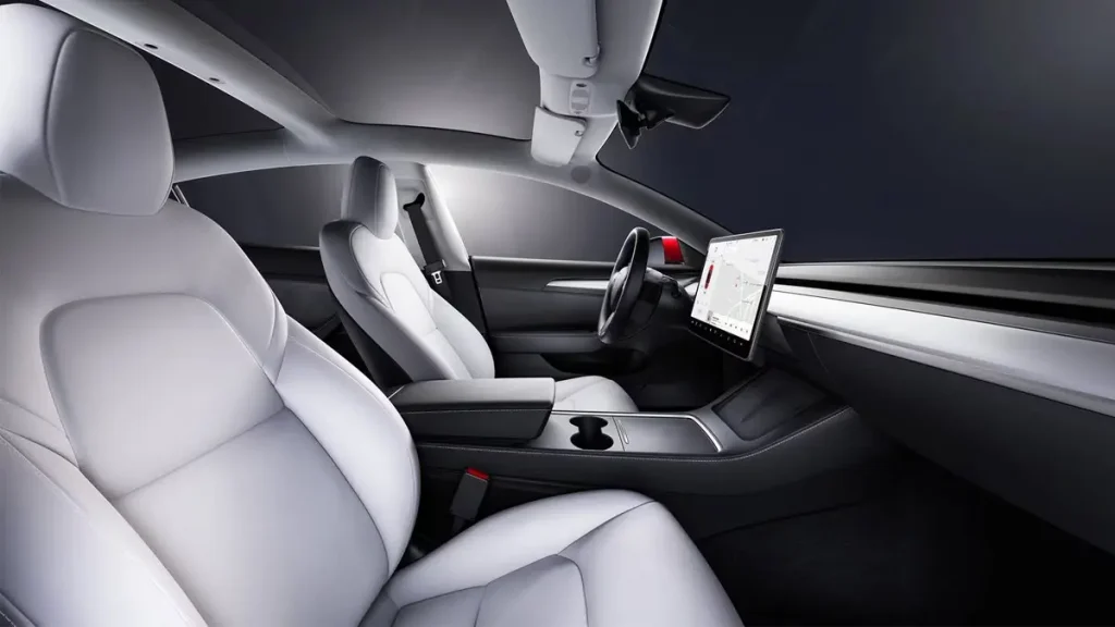 مواصفات سيارة تيسلا 3 2022 – مساحة داخلية واسعة ومريحة