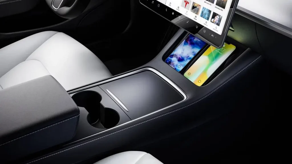 مواصفات سيارة تيسلا 3 2022 – إضاءة داخلية بتقنية LED