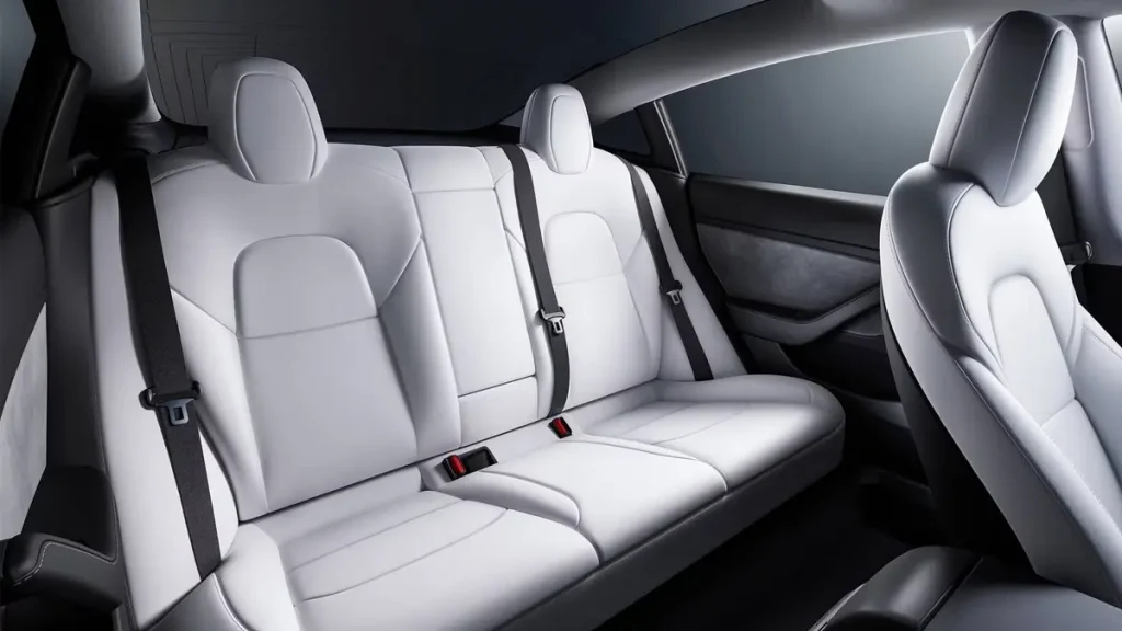 مواصفات سيارة تيسلا 3 2022 – مواد عالية الجودة في التصميم